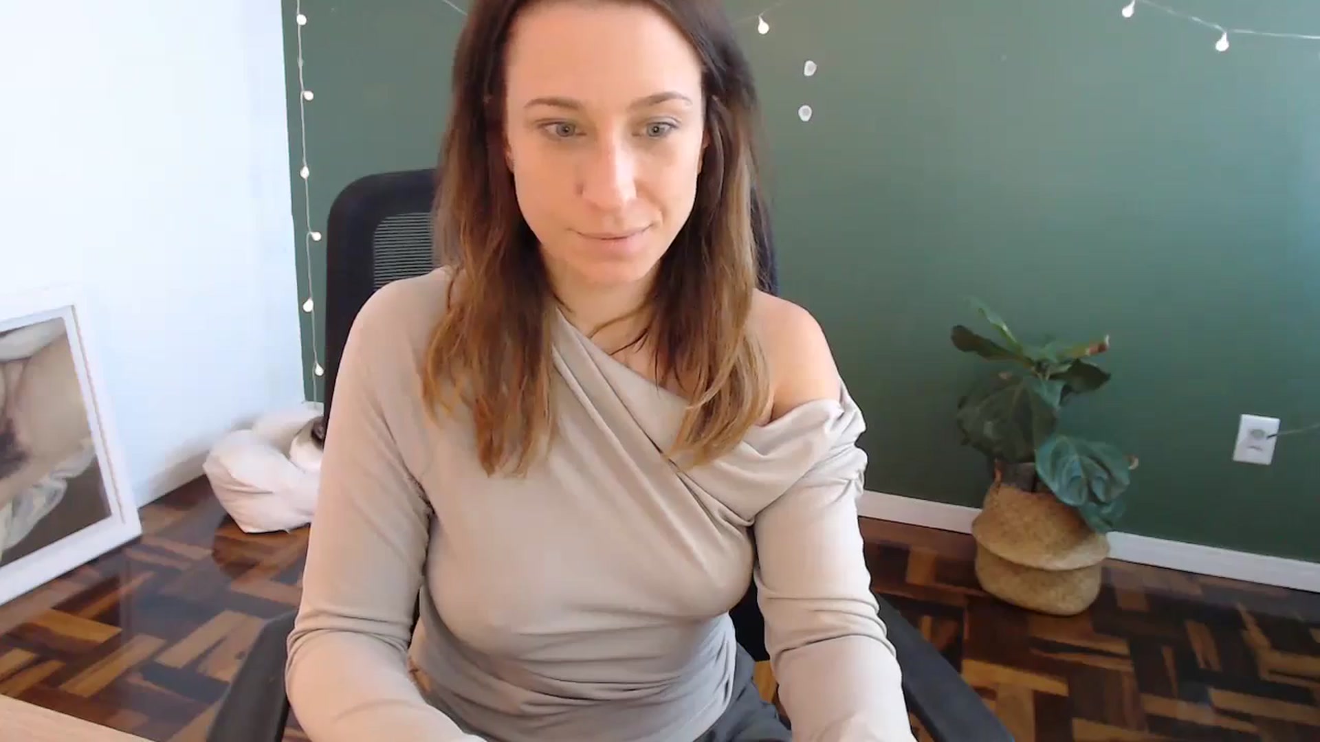 Gallery image thumbnail from Demmetria's myfreecams stream on, 05/29/2024, 18:19 image 4 of 20