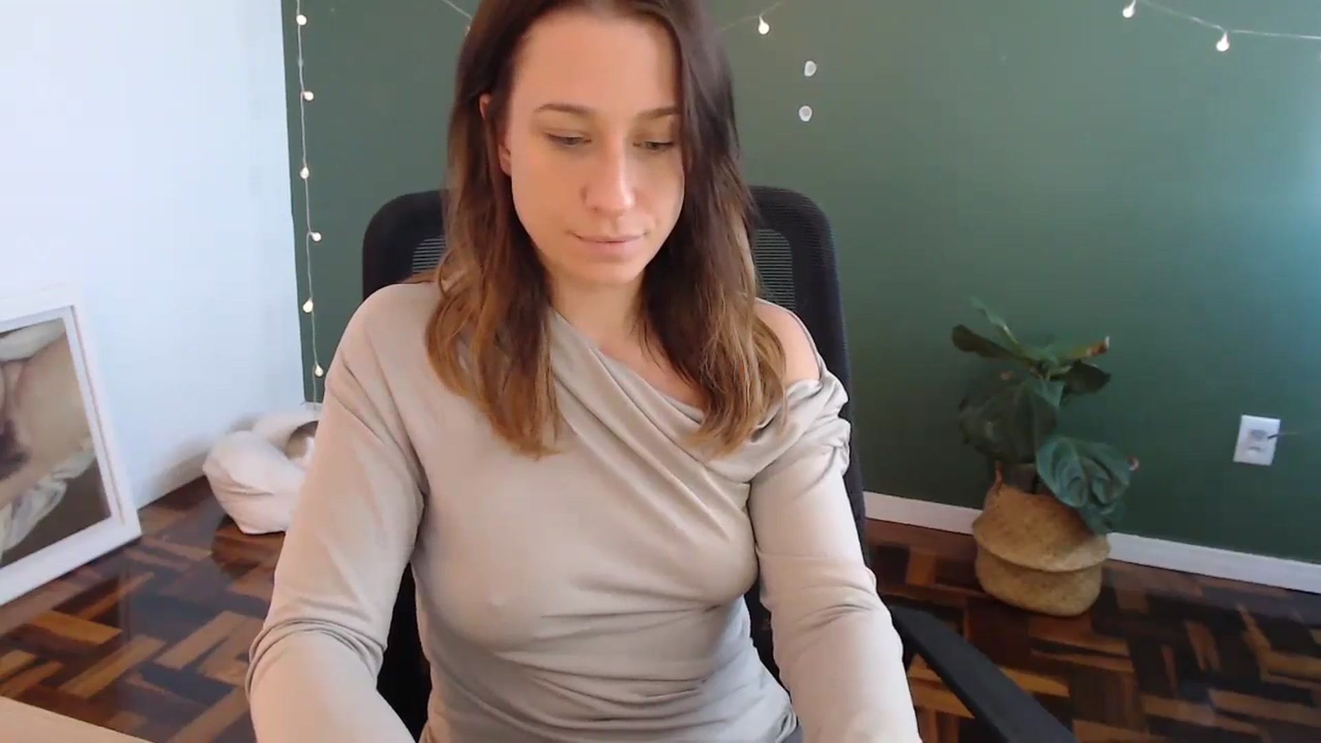 Gallery image thumbnail from Demmetria's myfreecams stream on, 05/29/2024, 18:19 image 6 of 20