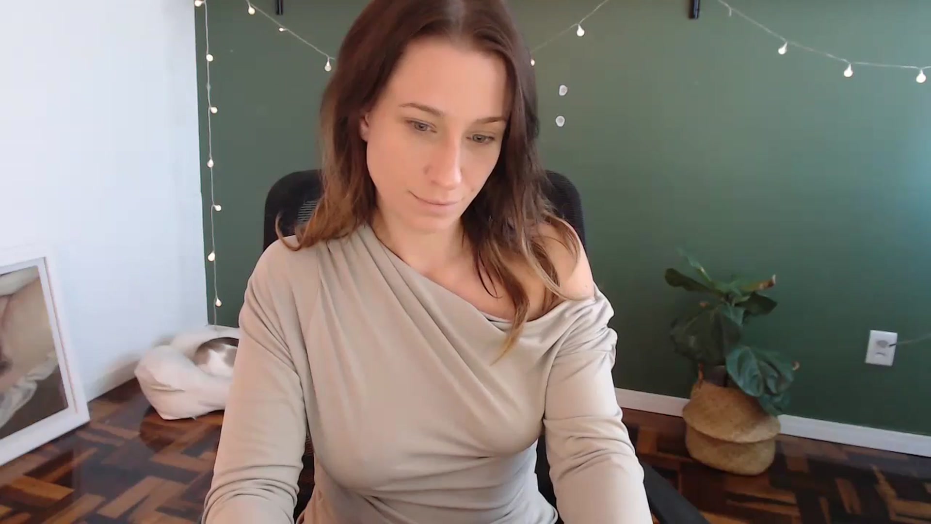 Gallery image thumbnail from Demmetria's myfreecams stream on, 05/29/2024, 18:19 image 7 of 20