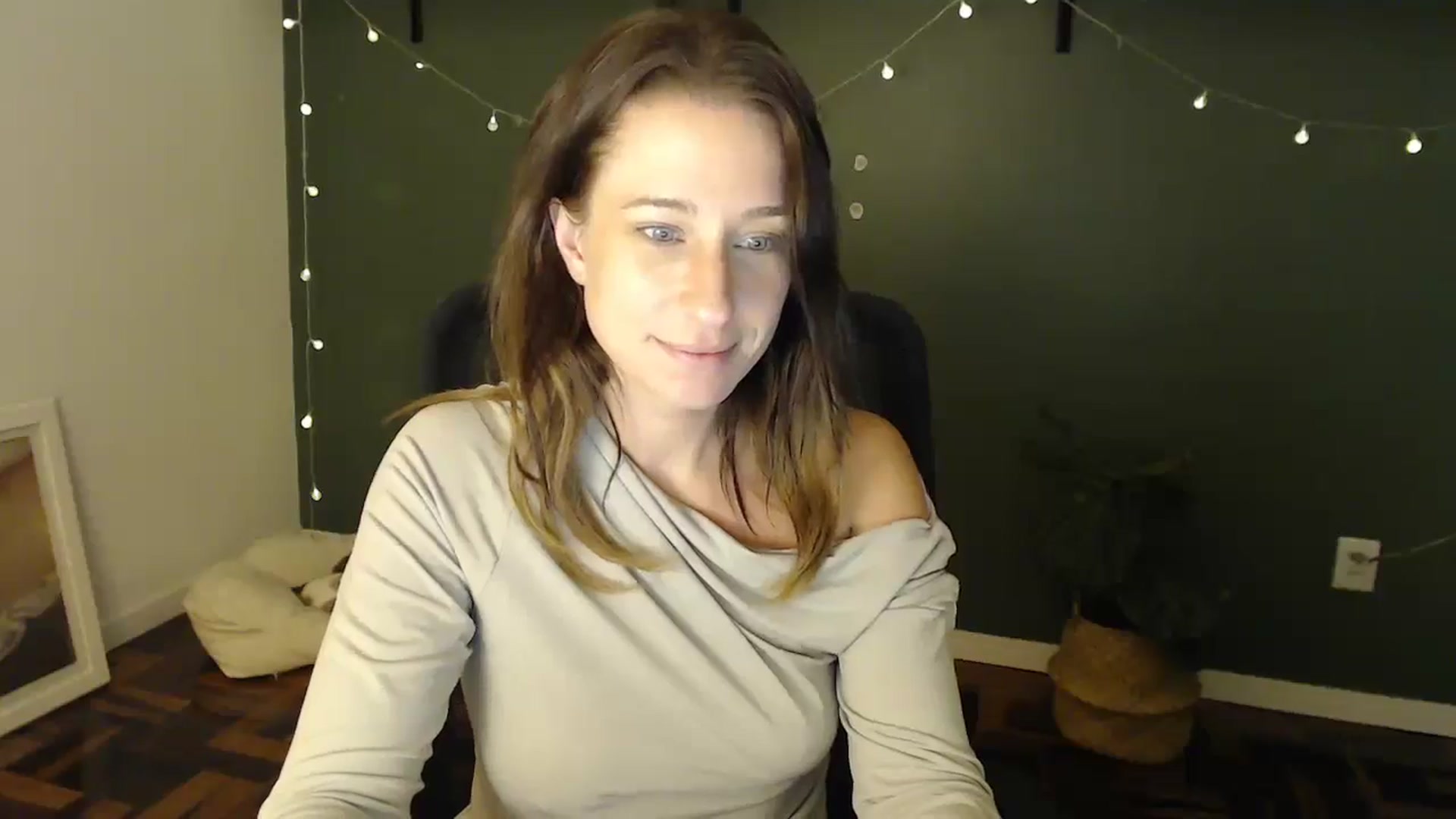 Gallery image thumbnail from Demmetria's myfreecams stream on, 05/29/2024, 19:00 image 14 of 20