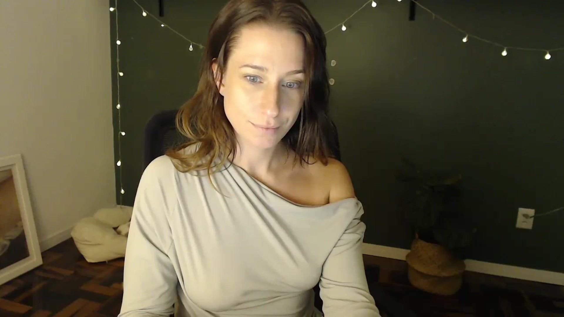 Gallery image thumbnail from Demmetria's myfreecams stream on, 05/29/2024, 19:00 image 8 of 20