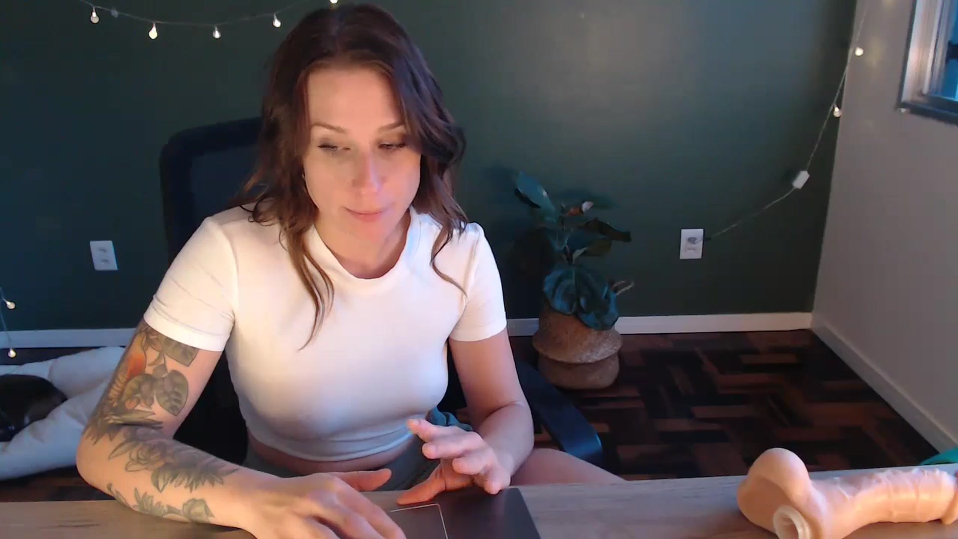 Gallery image thumbnail from Demmetria's myfreecams stream on, 06/04/2024, 21:19 image 7 of 20