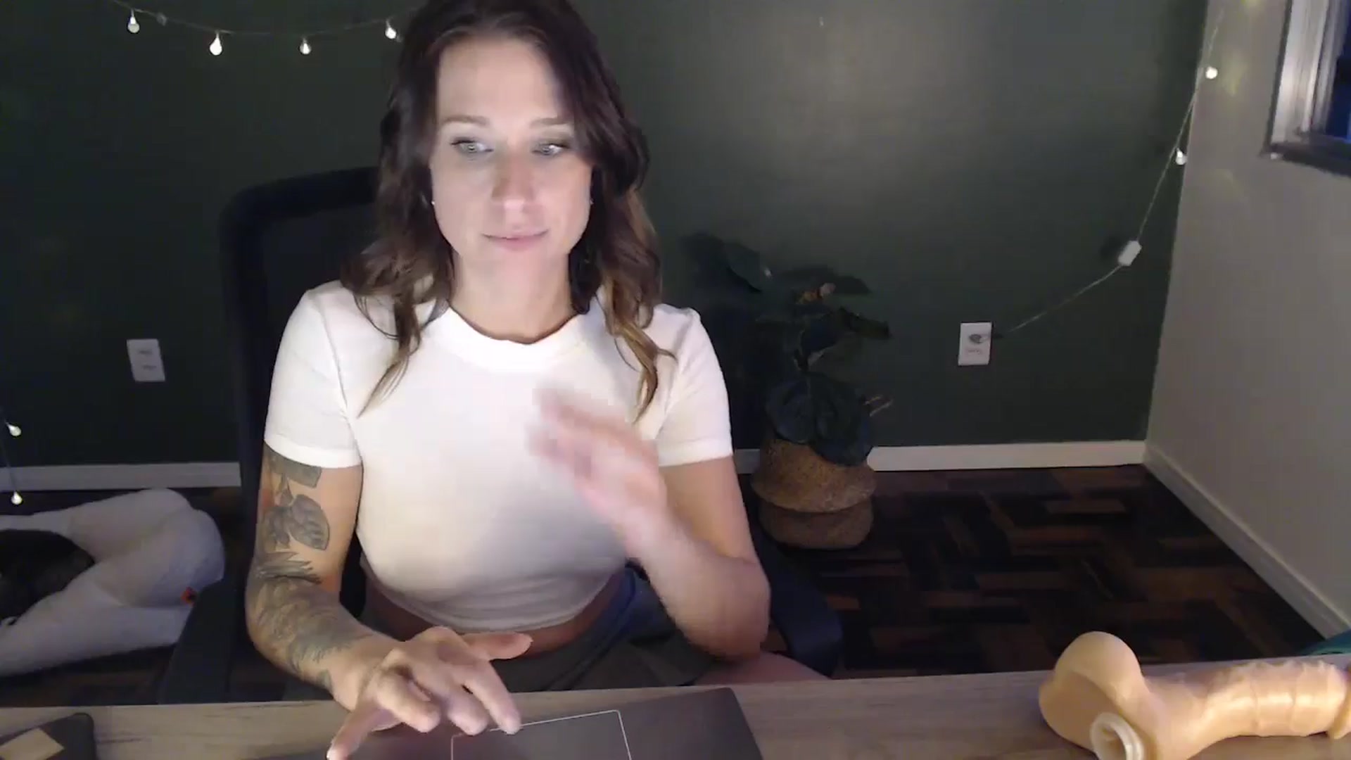 Gallery image thumbnail from Demmetria's myfreecams stream on, 06/04/2024, 21:19 image 11 of 20
