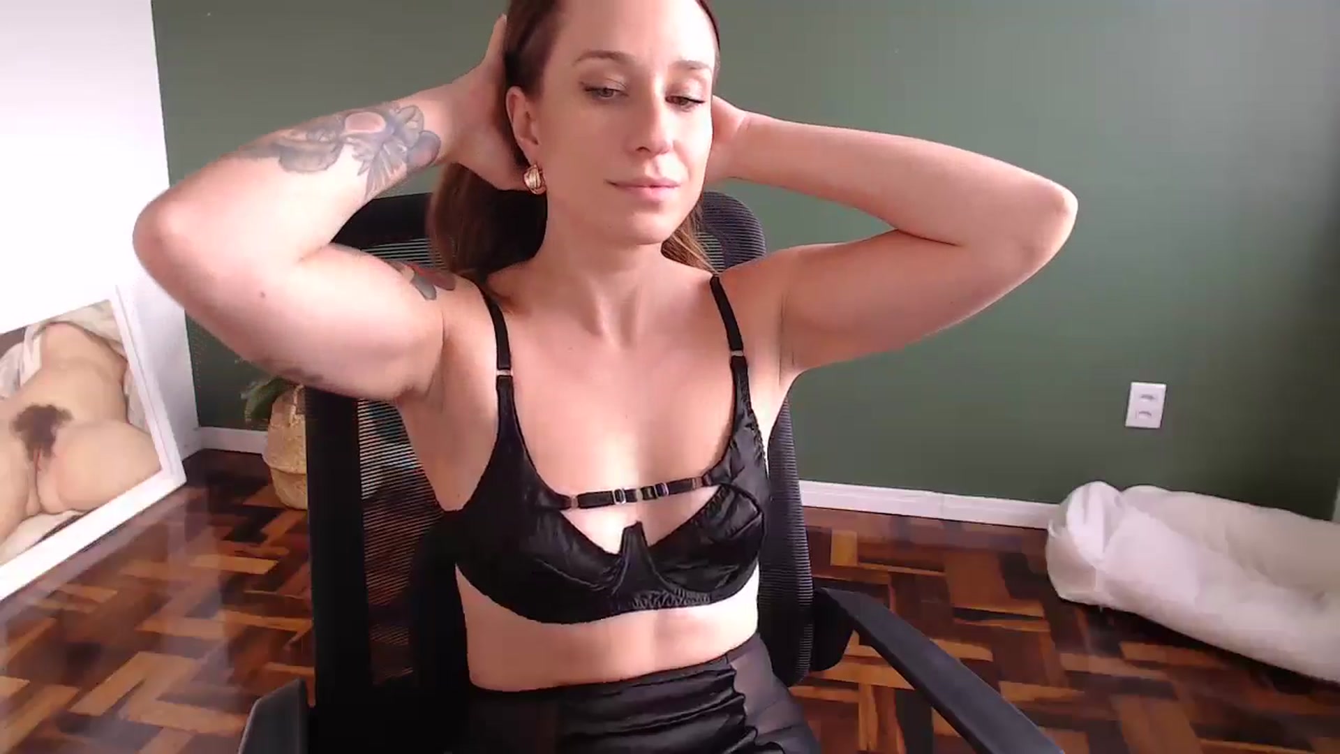 Gallery image thumbnail from Demmetria's myfreecams stream on, 06/19/2024, 19:22 image 5 of 20