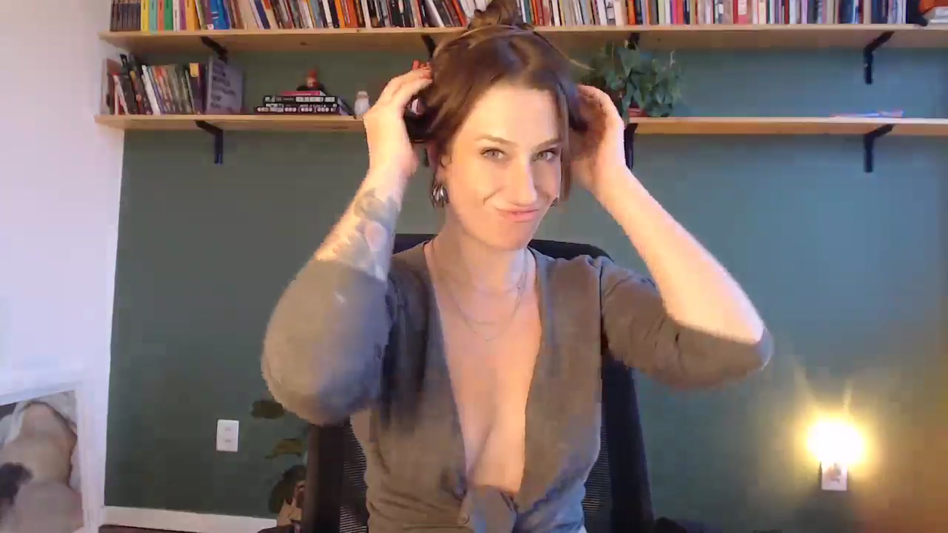 Gallery image thumbnail from Demmetria's myfreecams stream on, 06/26/2024, 20:08 image 16 of 20