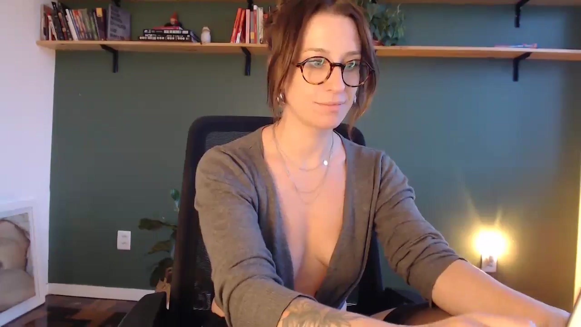 Gallery image thumbnail from Demmetria's myfreecams stream on, 06/26/2024, 20:08 image 18 of 20