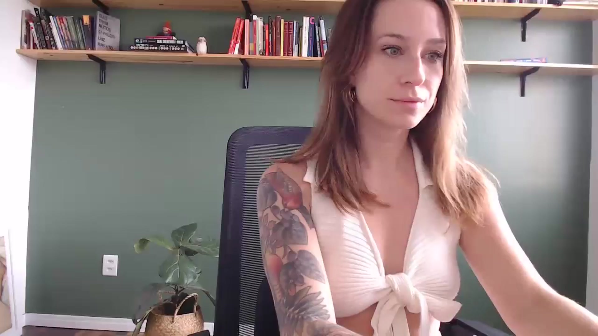 Gallery image thumbnail from Demmetria's myfreecams stream on, 06/27/2024, 13:02 image 1 of 20