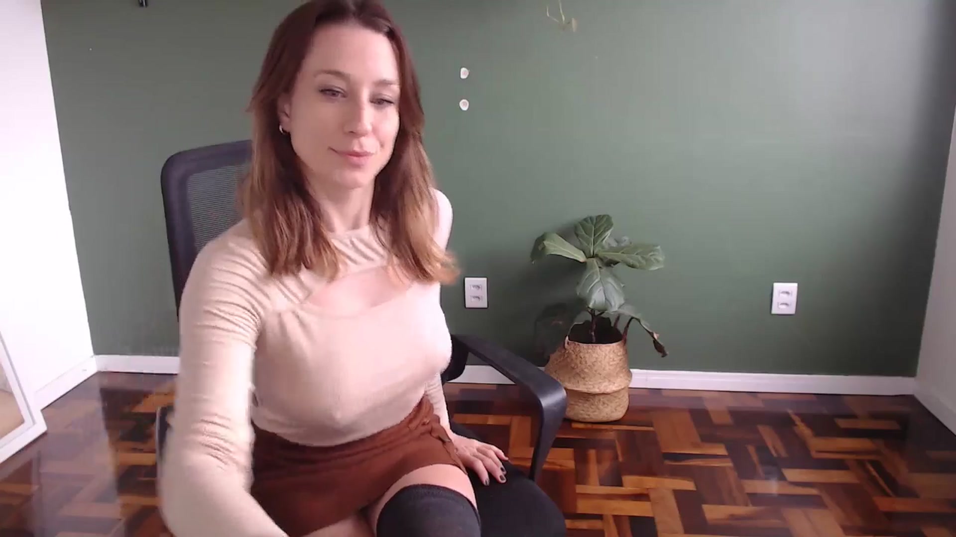 Gallery image thumbnail from Demmetria's myfreecams stream on, 07/29/2024, 12:45 image 4 of 20