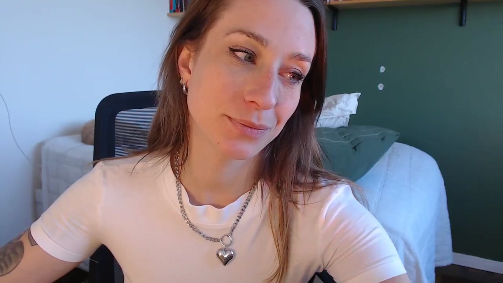 Gallery image thumbnail from Demmetria's myfreecams stream on, 08/12/2024, 18:17 image 3 of 20