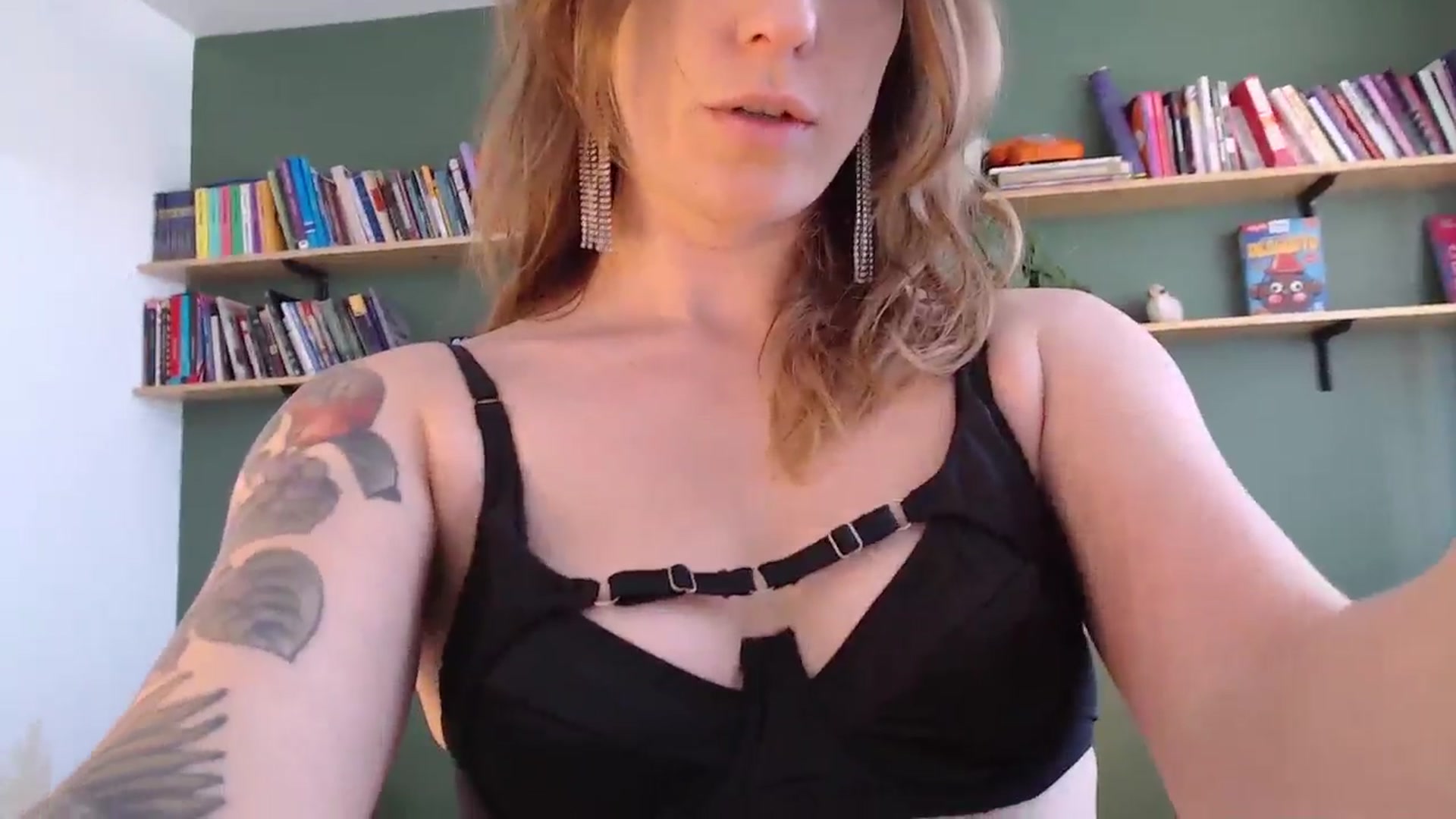 Gallery image thumbnail from Demmetria's myfreecams stream on, 10/28/2024, 13:51 image 16 of 20
