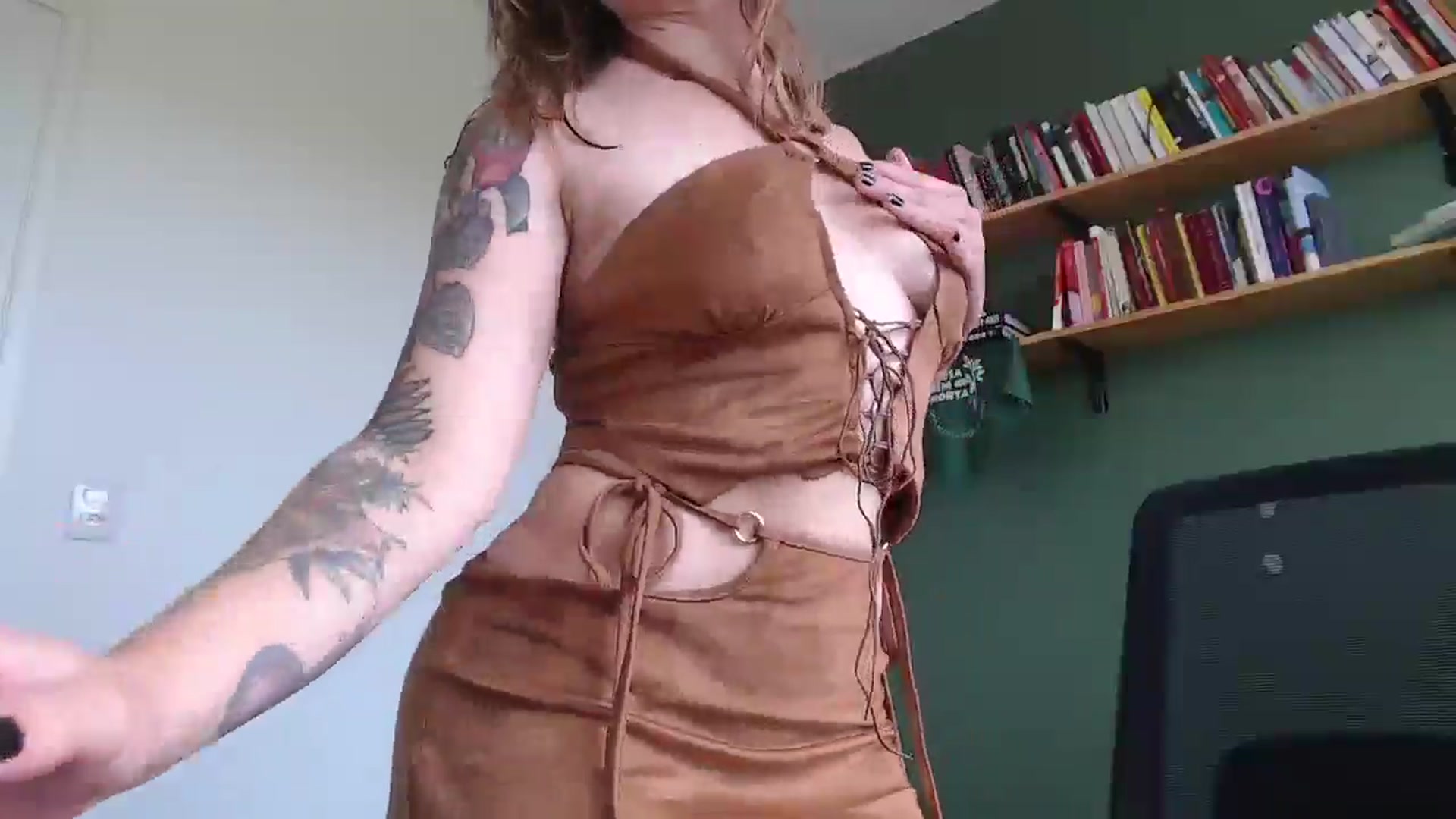 Gallery image thumbnail from Demmetria's myfreecams stream on, 12/04/2024, 13:29 image 11 of 20