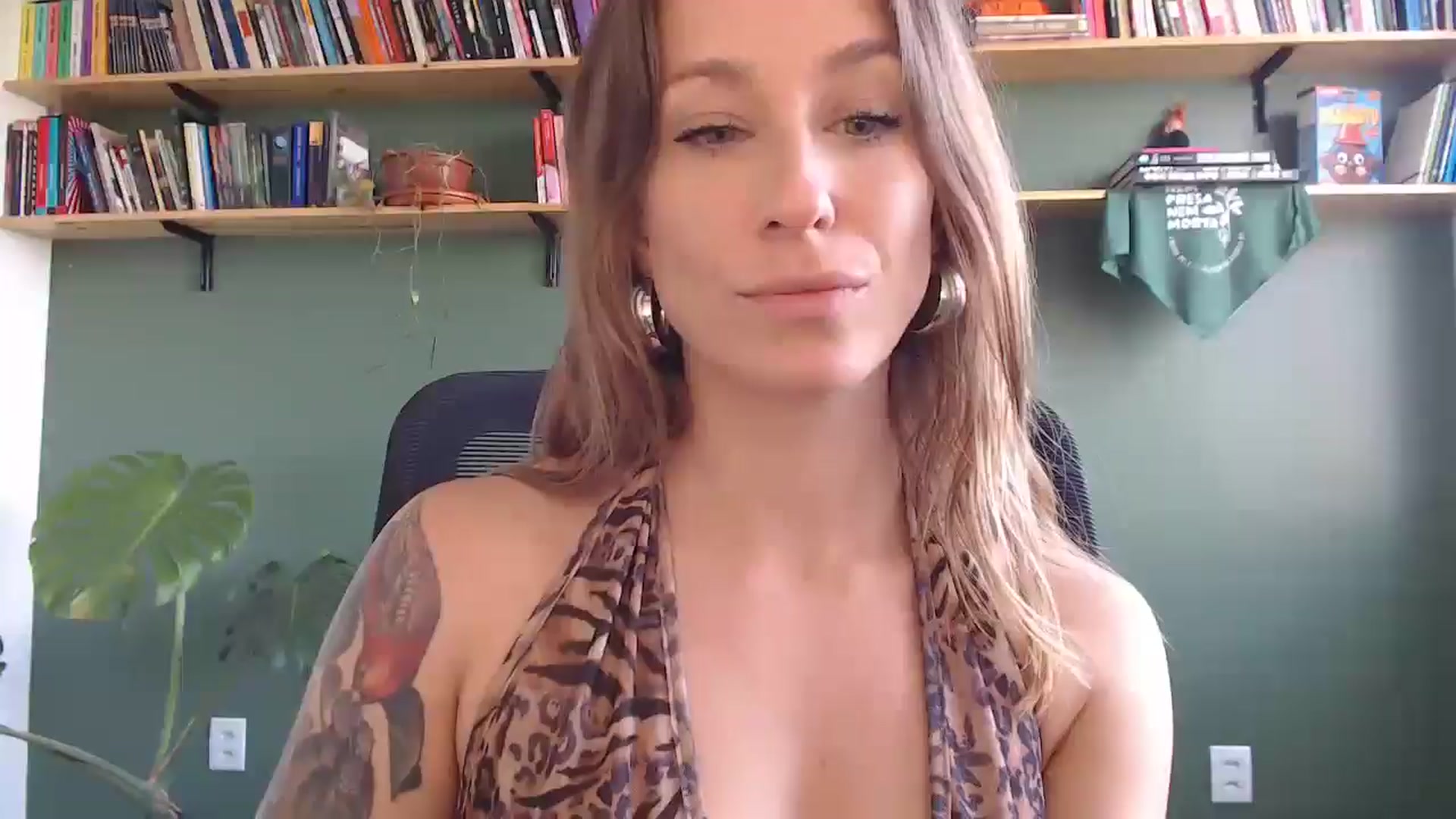 Gallery image thumbnail from Demmetria's myfreecams stream on, 04/15/2025, 18:10 image 6 of 20