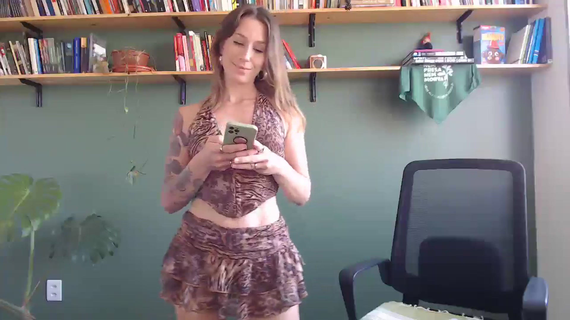 Gallery image thumbnail from Demmetria's myfreecams stream on, 04/15/2025, 18:10 image 18 of 20