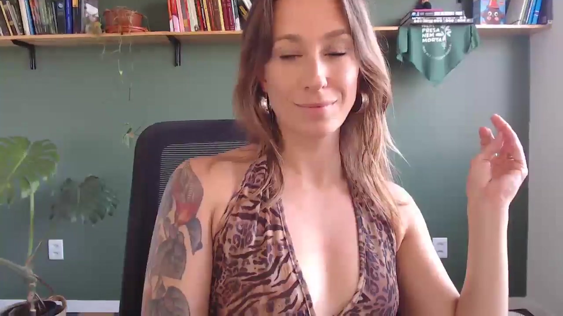 Gallery image thumbnail from Demmetria's myfreecams stream on, 04/15/2025, 18:10 image 14 of 20