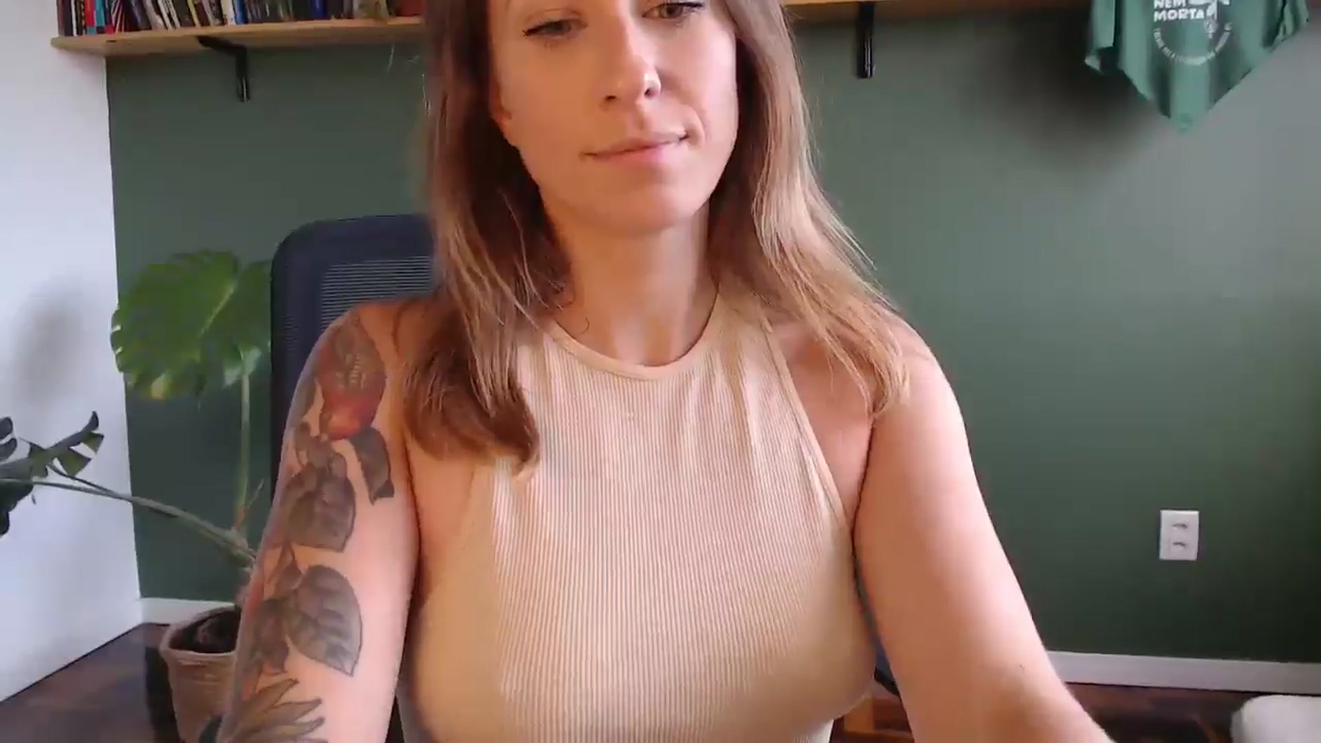 Gallery image thumbnail from Demmetria's myfreecams stream on, 04/16/2025, 20:24 image 13 of 20