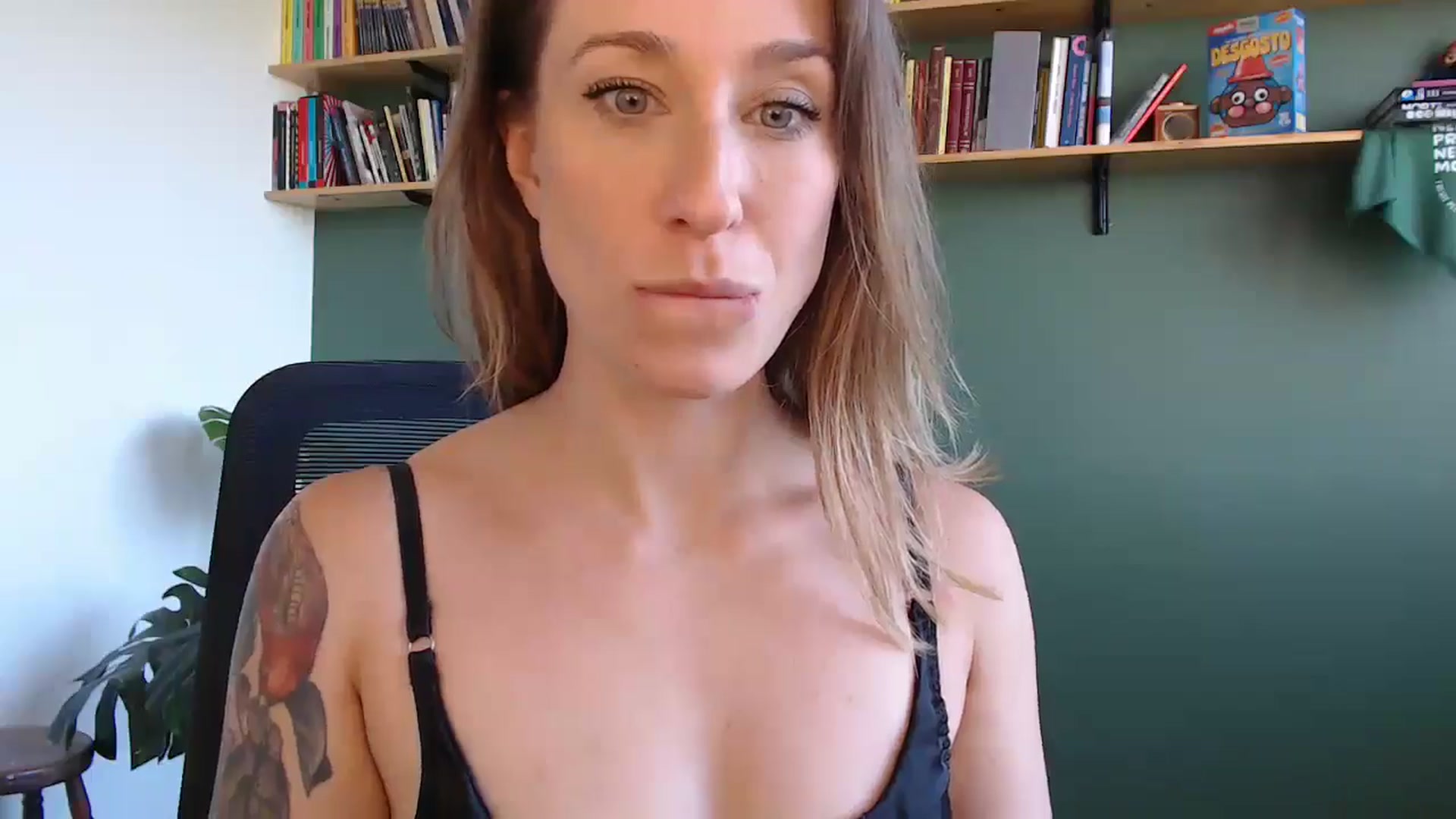 Gallery image thumbnail from Demmetria's myfreecams stream on, 04/28/2025, 18:28 image 7 of 20