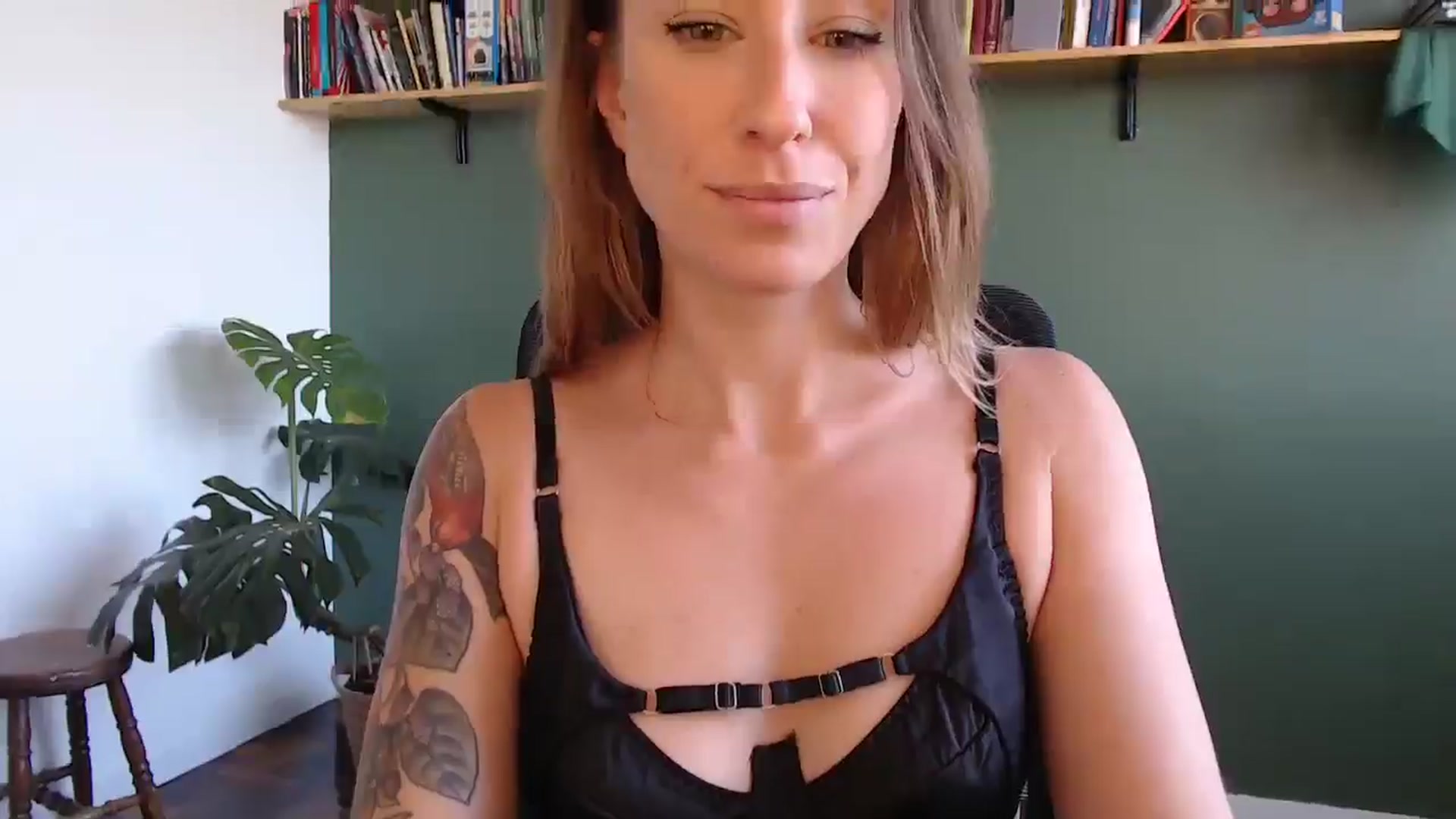 Gallery image thumbnail from Demmetria's myfreecams stream on, 04/28/2025, 18:28 image 20 of 20