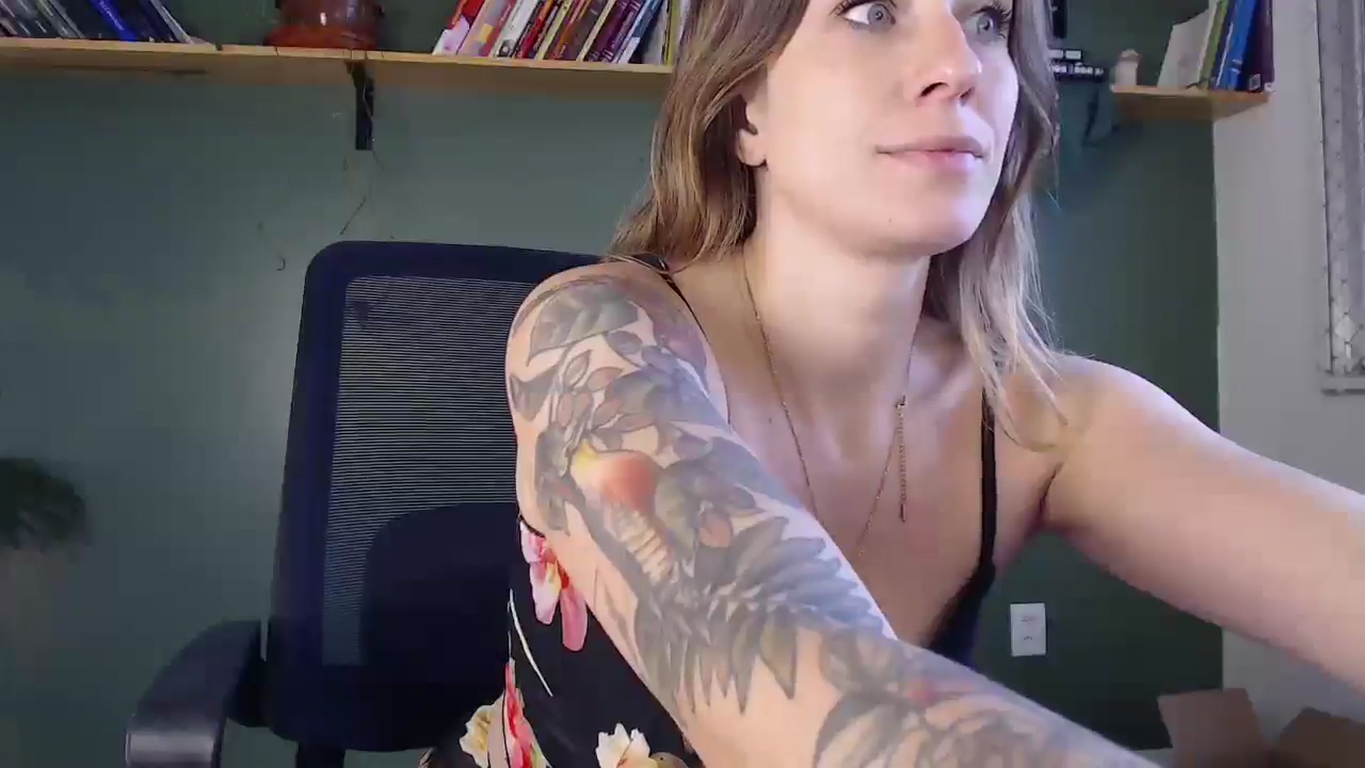 Gallery image thumbnail from Demmetria's myfreecams stream on, 05/27/2025, 19:14 image 4 of 20