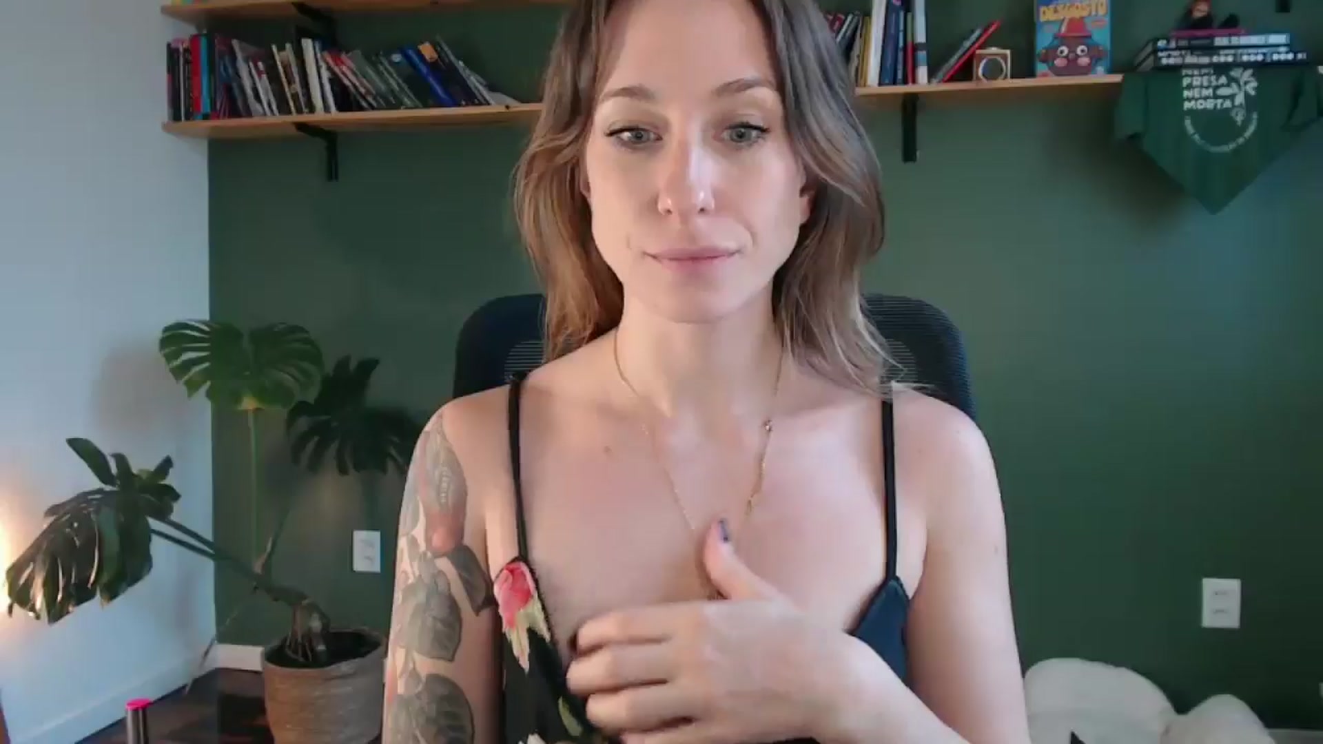 Gallery image thumbnail from Demmetria's myfreecams stream on, 05/27/2025, 19:14 image 16 of 20