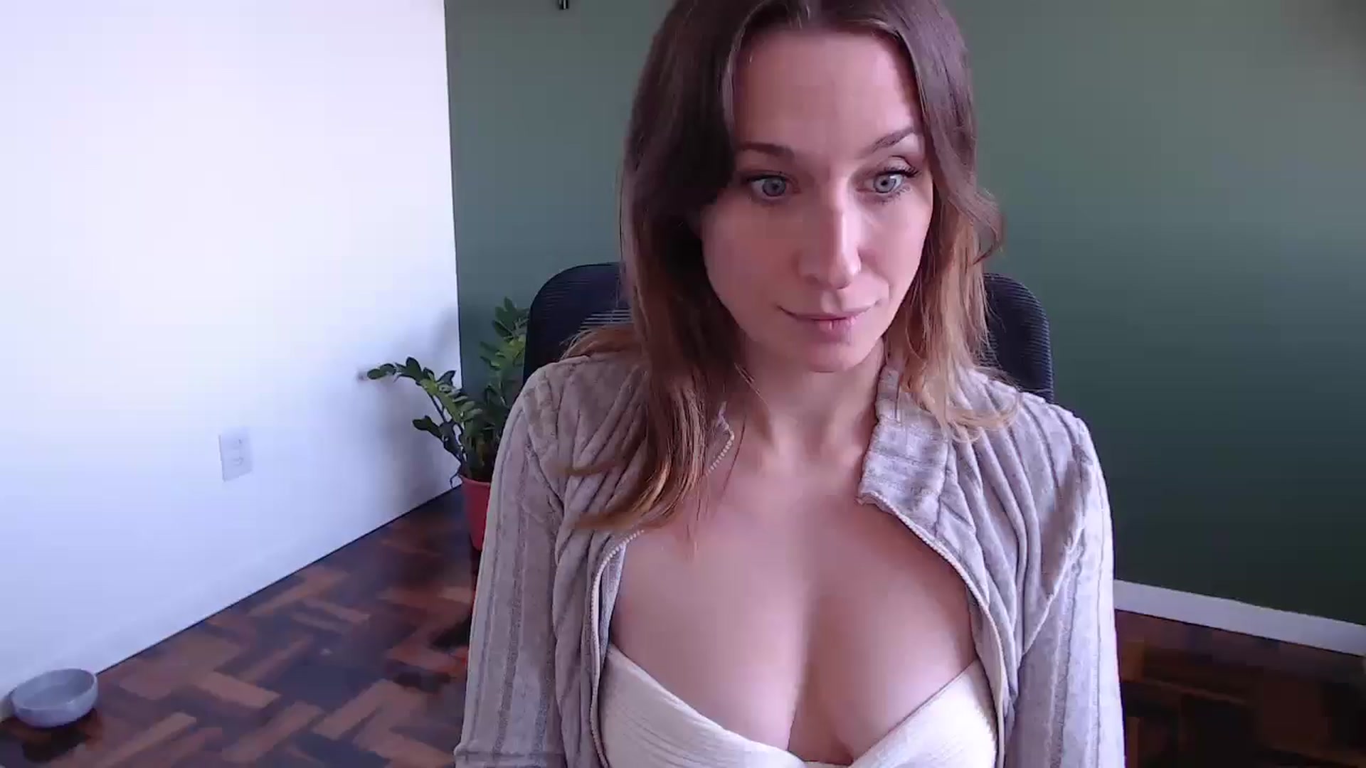 Gallery image thumbnail from Demmetria's myfreecams stream on, 06/16/2025, 19:46 image 1 of 20