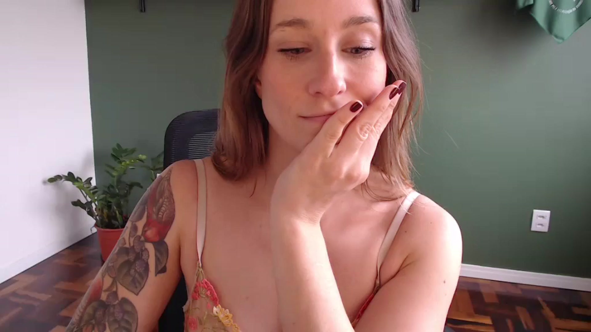 Gallery image thumbnail from Demmetria's myfreecams stream on, 06/17/2025, 20:45 image 1 of 20