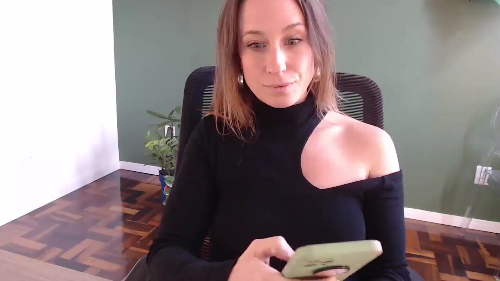 Gallery image thumbnail from Demmetria's myfreecams stream on, 07/01/2025, 18:39 image 13 of 20