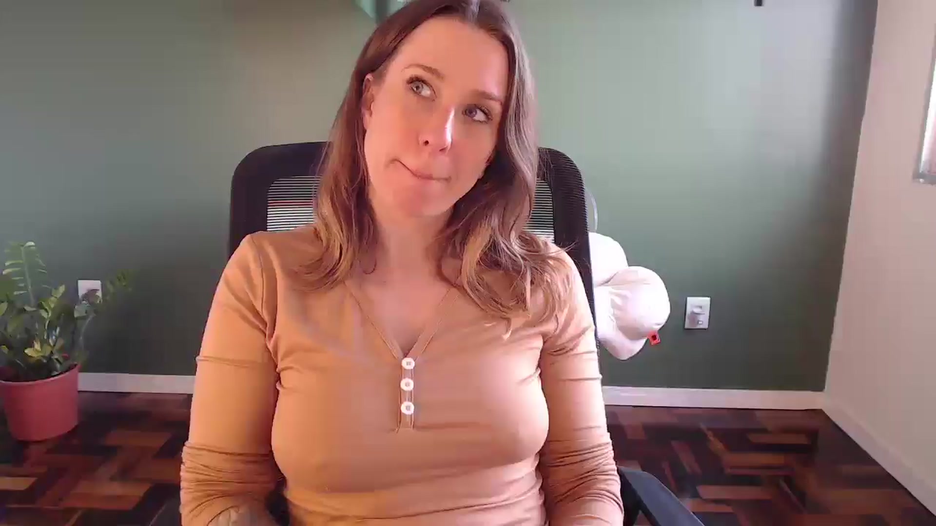 Gallery image thumbnail from Demmetria's myfreecams stream on, 08/12/2025, 20:00 image 20 of 20