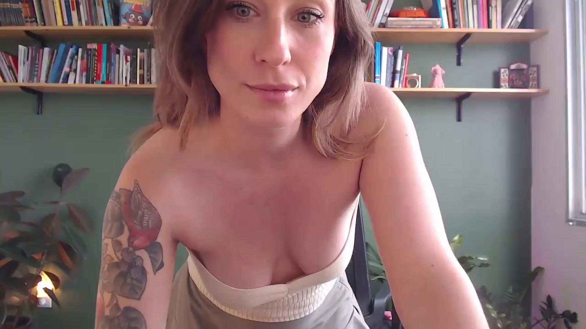 Gallery image thumbnail from Demmetria's myfreecams stream on, 12/02/2025, 18:17 image 1 of 20
