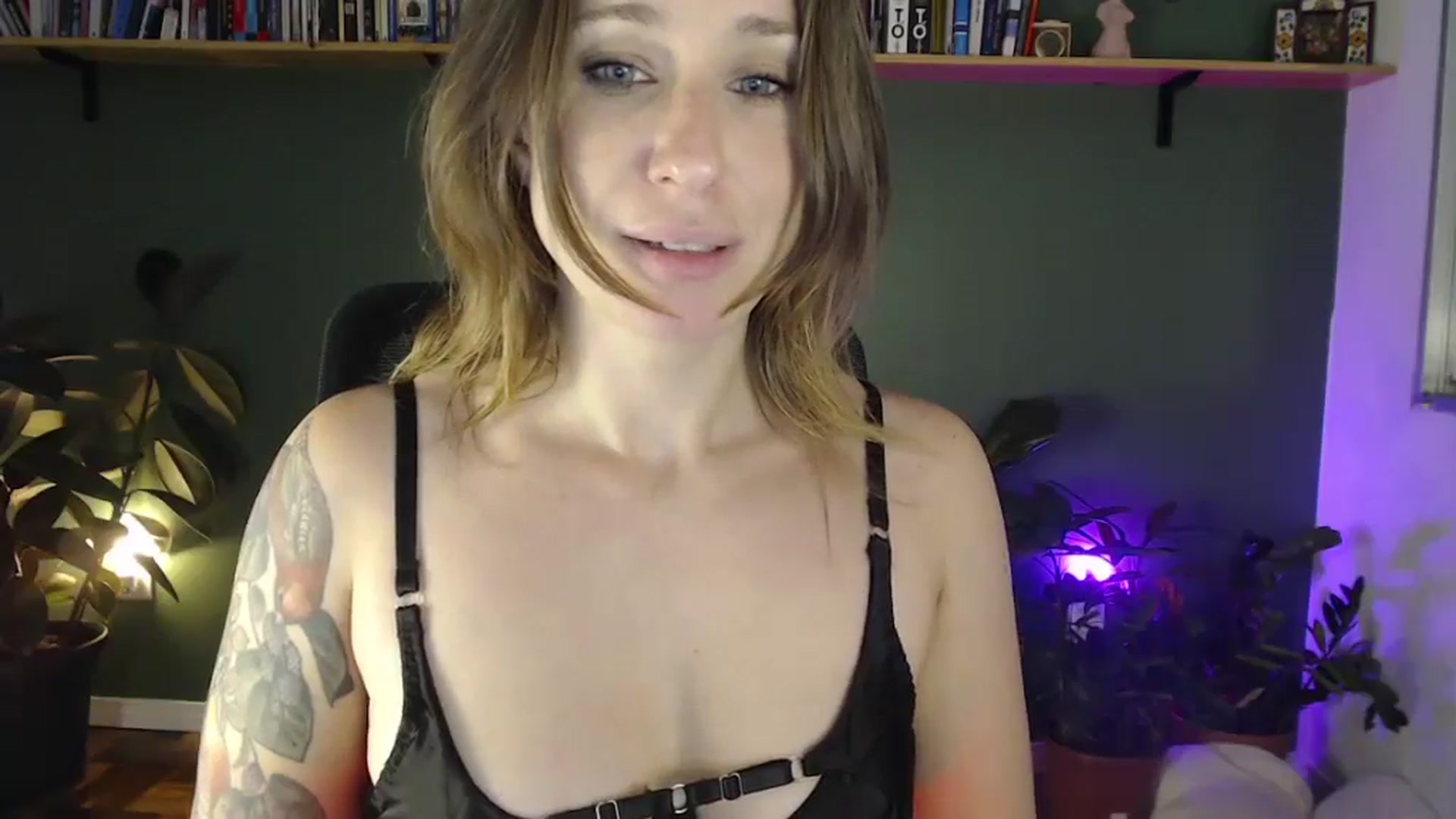 Gallery image thumbnail from Demmetria's myfreecams stream on, 12/10/2025, 17:14 image 11 of 20