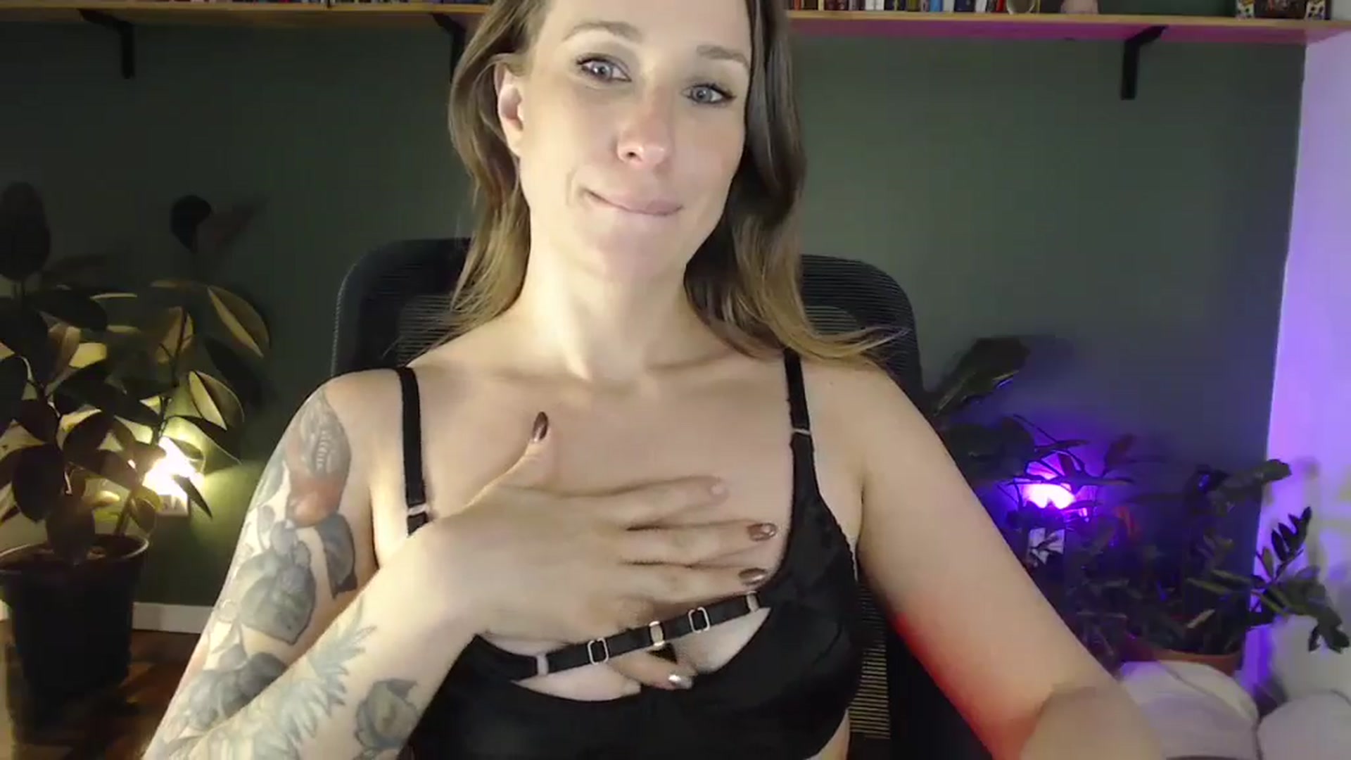 Gallery image thumbnail from Demmetria's myfreecams stream on, 12/10/2025, 17:14 image 7 of 20