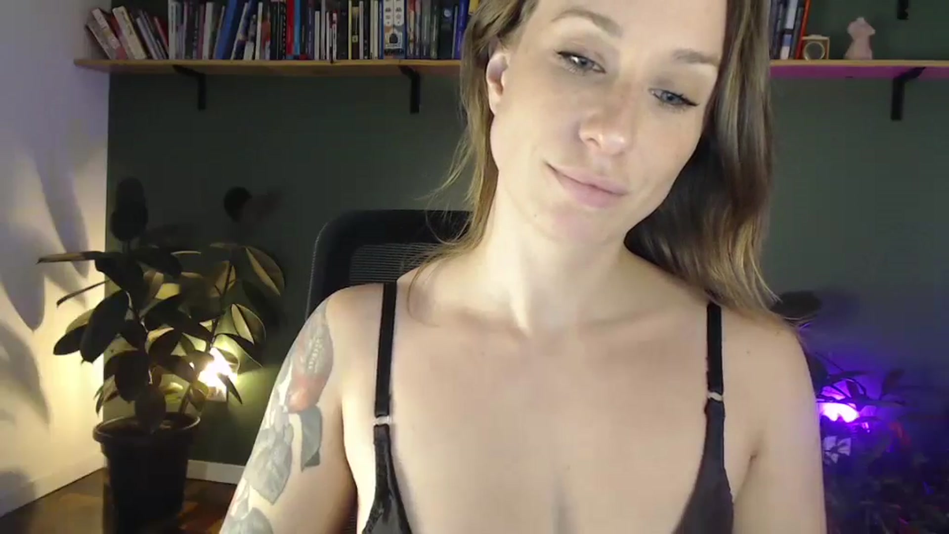 Gallery image thumbnail from Demmetria's myfreecams stream on, 12/10/2025, 17:14 image 10 of 20