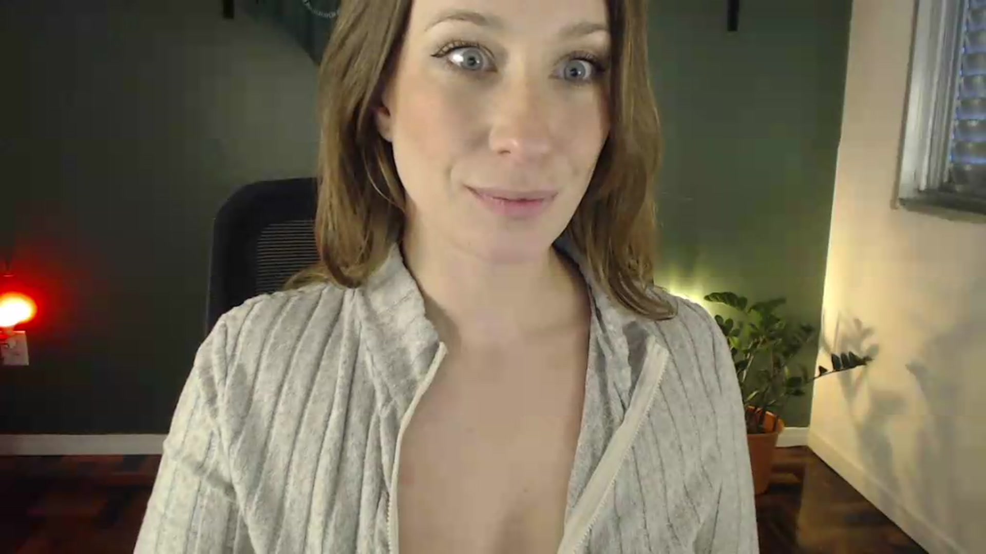 Gallery image thumbnail from Demmetria's myfreecams stream on, 05/19/2026, 19:42 image 19 of 20