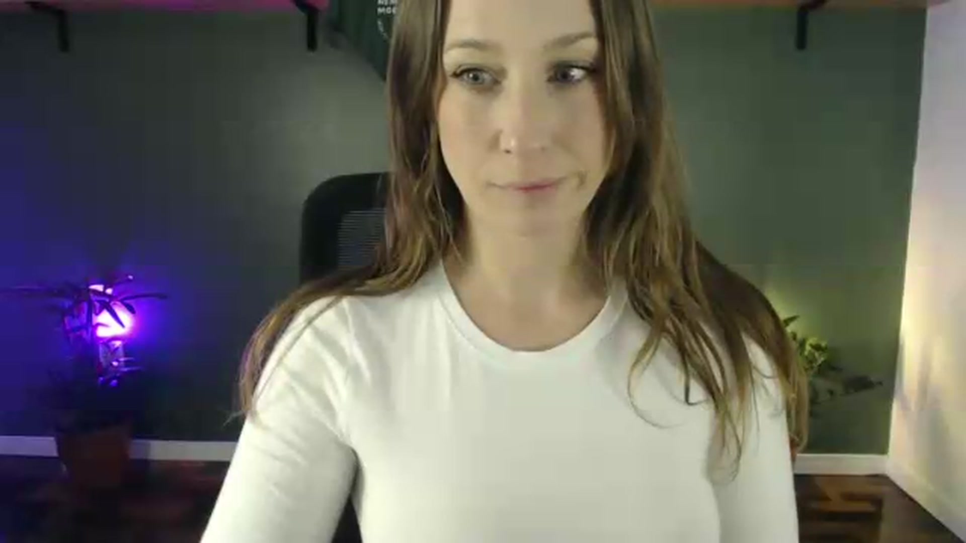 Gallery image thumbnail from Demmetria's myfreecams stream on, 05/20/2026, 19:24 image 2 of 20