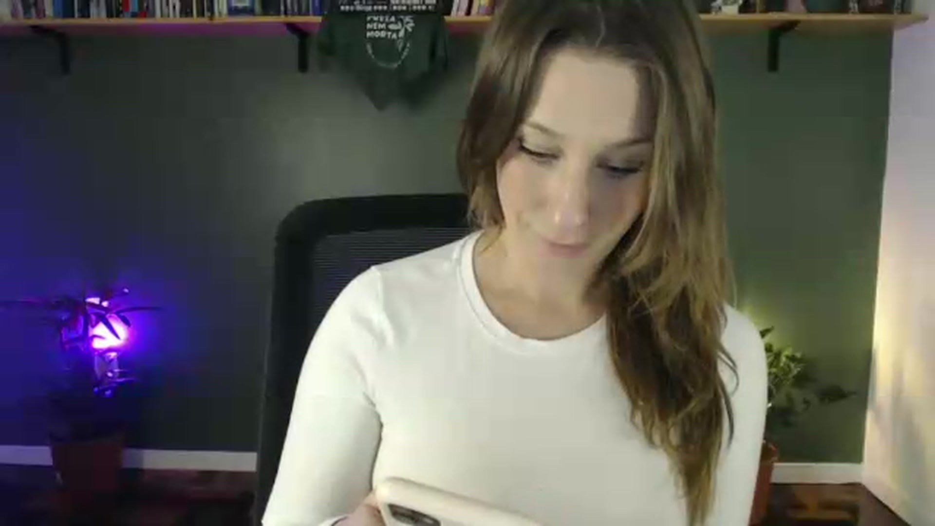 Gallery image thumbnail from Demmetria's myfreecams stream on, 05/20/2026, 19:24 image 4 of 20