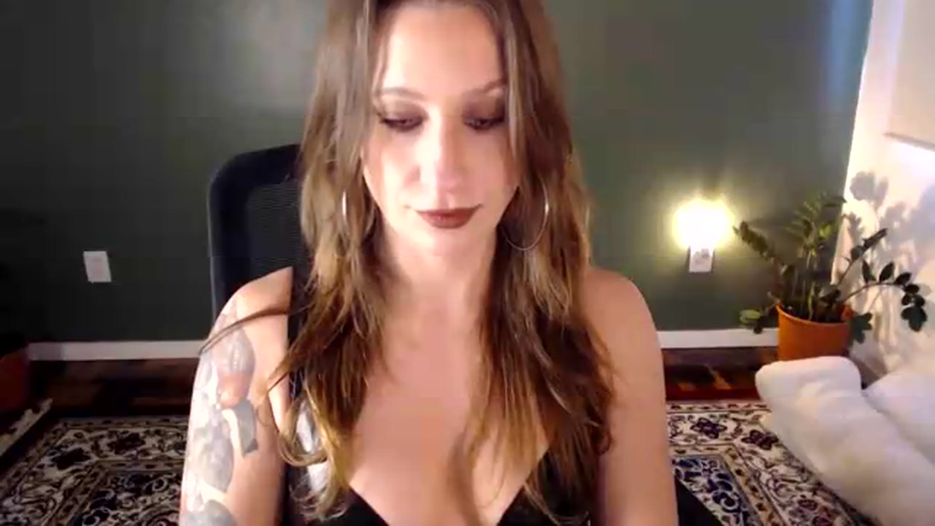 Gallery image thumbnail from Demmetria's myfreecams stream on, 07/28/2026, 18:05 image 3 of 20