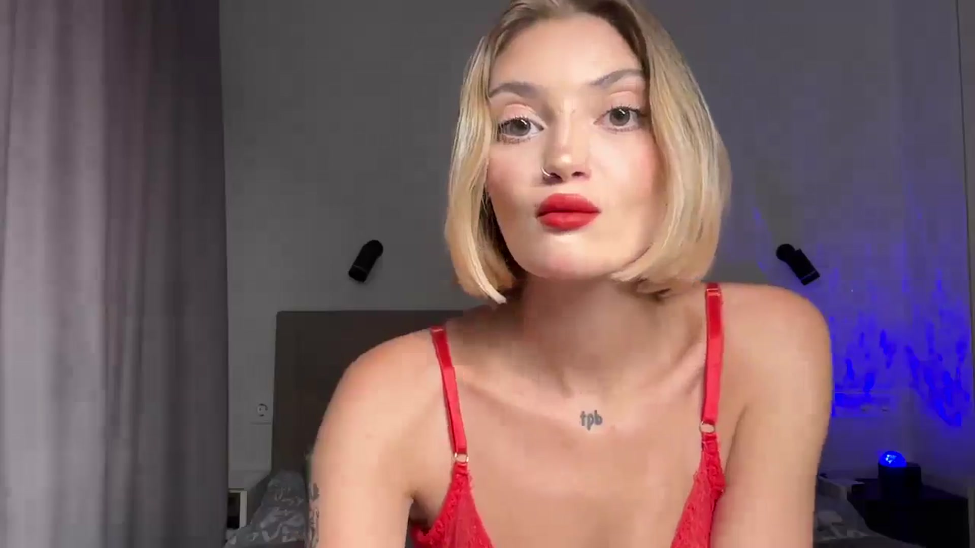 Gallery image thumbnail from DemonsKiss's myfreecams stream on, 08/08/2025, 12:27 image 11 of 20