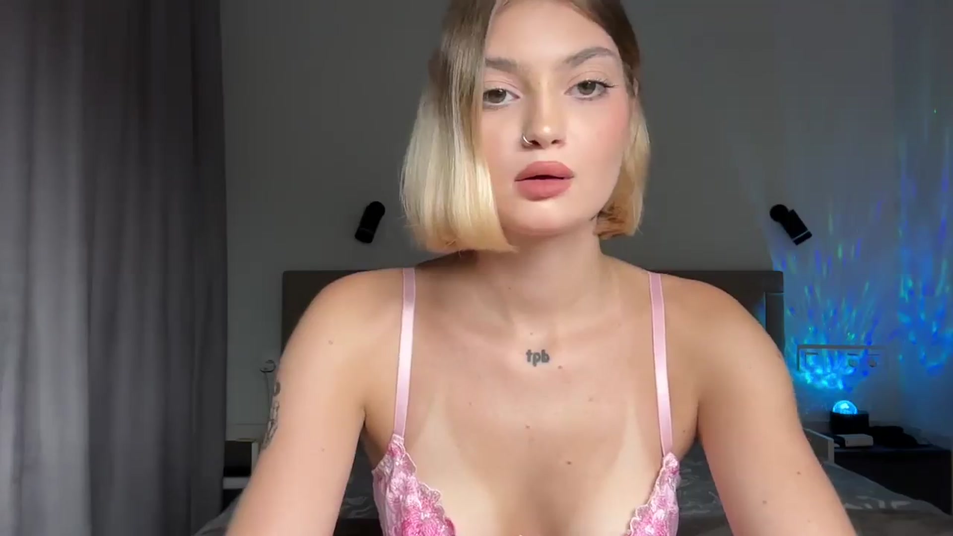 Gallery image thumbnail from DemonsKiss's myfreecams stream on, 08/16/2025, 17:04 image 9 of 20
