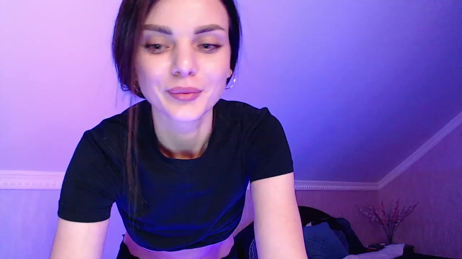 Gallery image thumbnail from Denisa__'s myfreecams stream on, 11/18/2022, 01:58 image 9 of 20