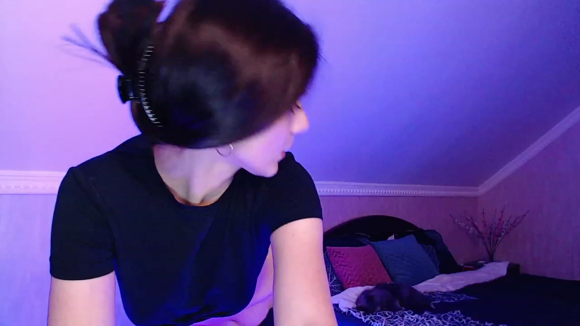 Gallery image thumbnail from Denisa__'s myfreecams stream on, 11/18/2022, 01:58 image 16 of 20