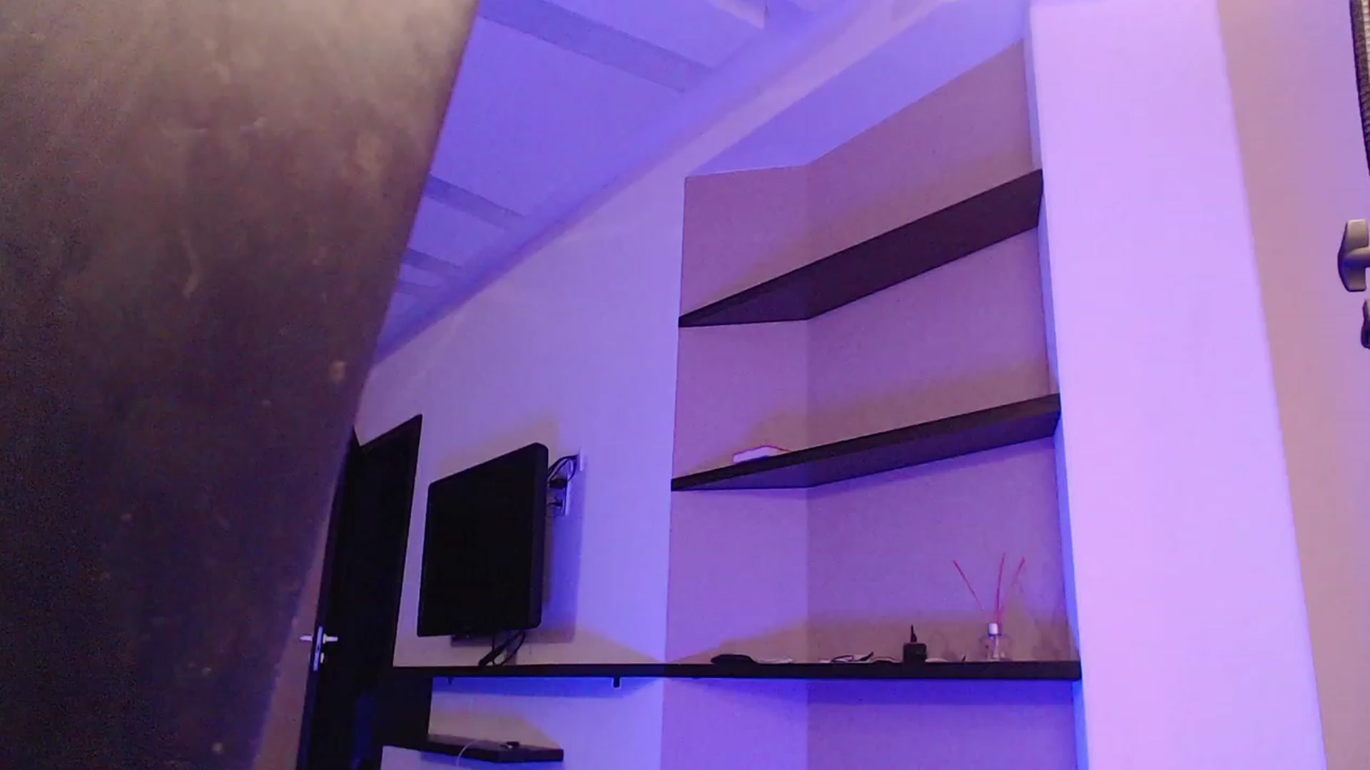 Gallery image thumbnail from Denisa__'s myfreecams stream on, 12/12/2022, 24:06 image 10 of 20