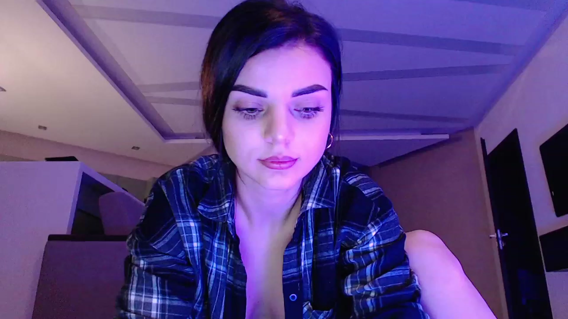 Gallery image thumbnail from Denisa__'s myfreecams stream on, 12/12/2022, 24:15 image 18 of 20
