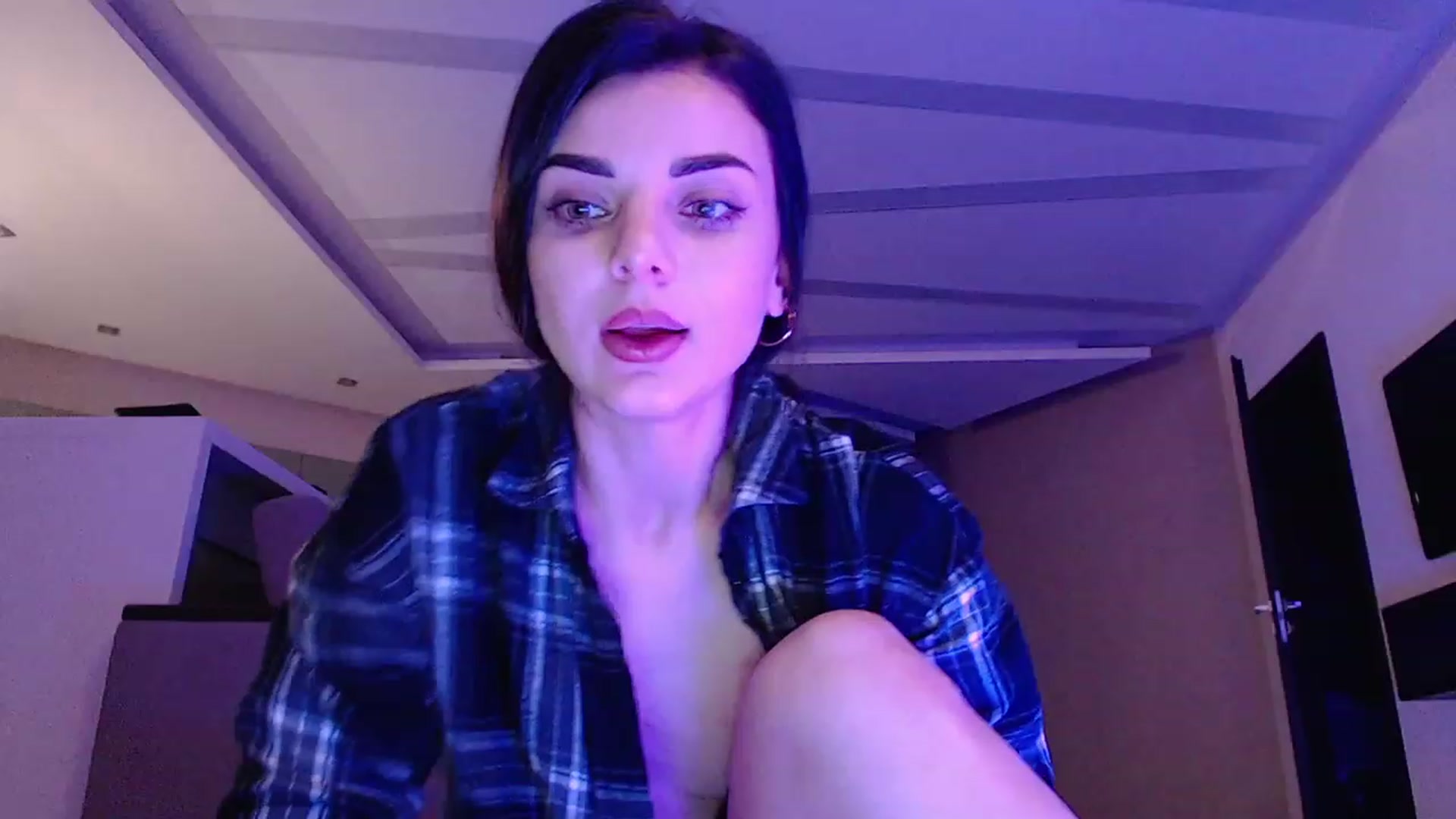 Gallery image thumbnail from Denisa__'s myfreecams stream on, 12/12/2022, 24:15 image 19 of 20