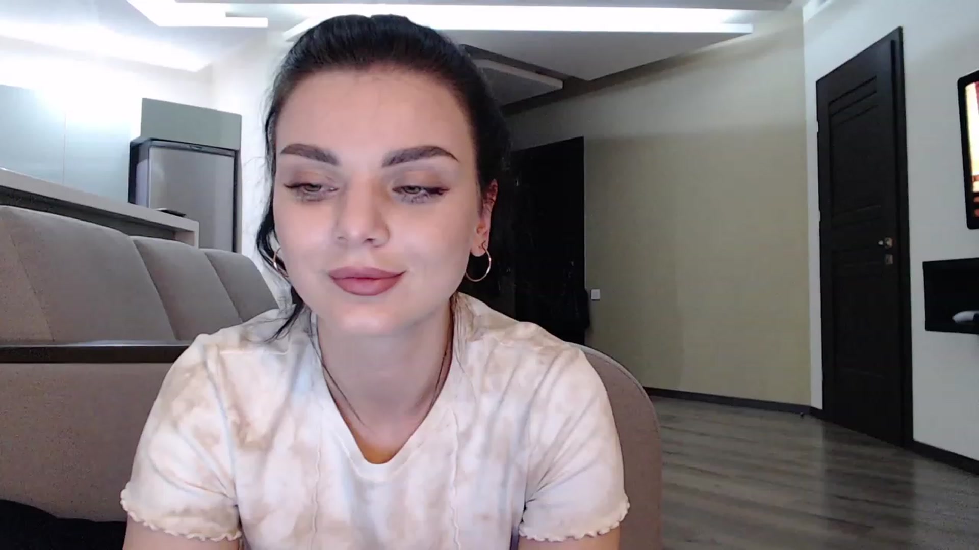 Gallery image thumbnail from Denisa__'s myfreecams stream on, 04/02/2023, 21:11 image 11 of 20