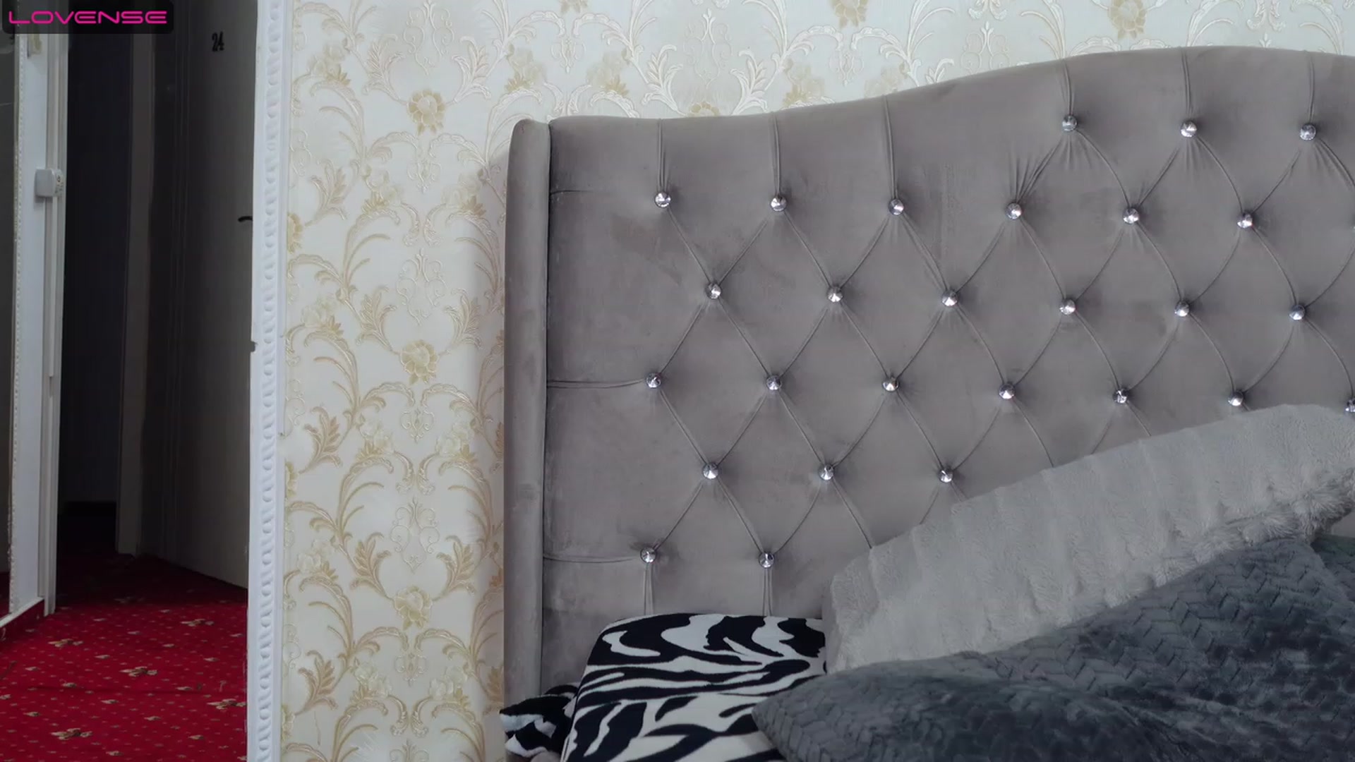 Gallery image thumbnail from DeniseTaylor's myfreecams stream on, 05/18/2023, 24:27 image 18 of 20