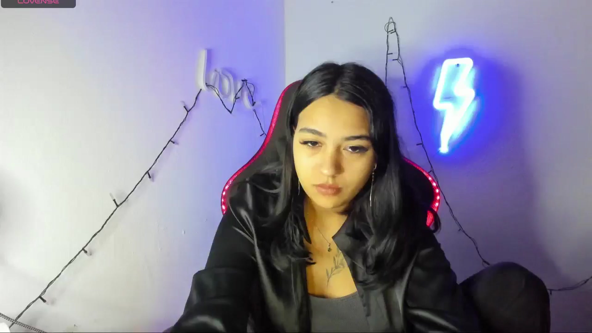 Gallery image thumbnail from Dennerys's myfreecams stream on, 11/28/2024, 17:03 image 17 of 20