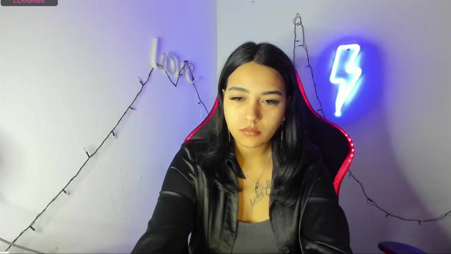 Gallery image thumbnail from Dennerys's myfreecams stream on, 11/28/2024, 17:03 image 10 of 20