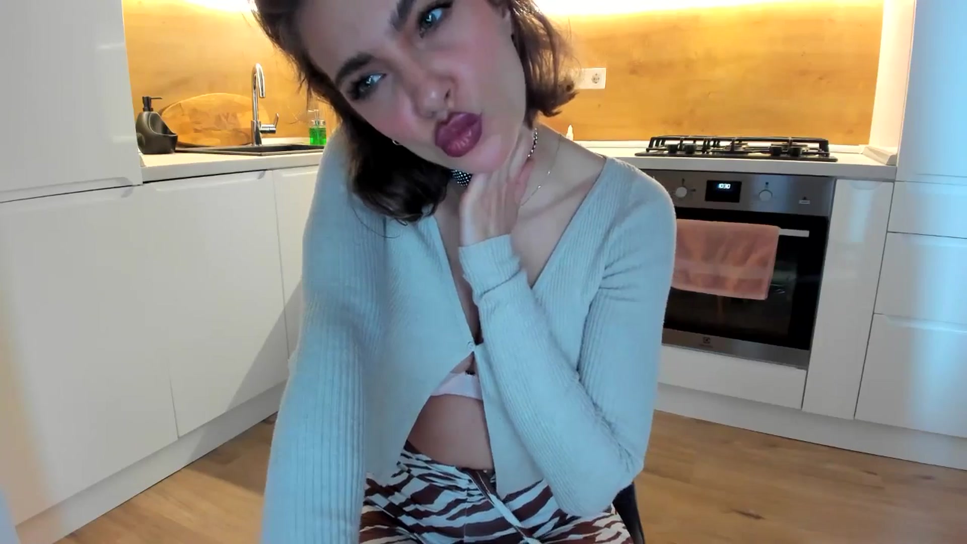 Gallery image thumbnail from DennyA's myfreecams stream on, 05/09/2025, 13:27 image 15 of 20