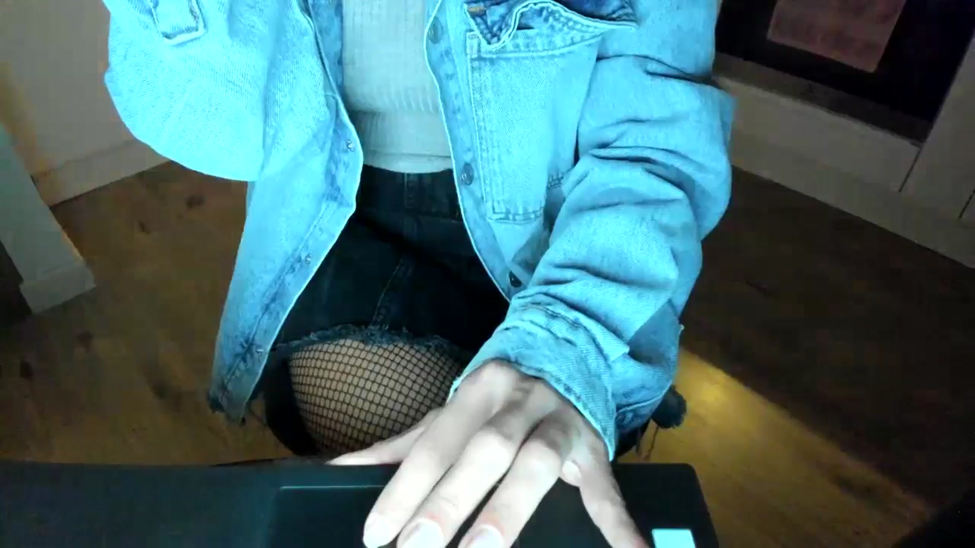 Gallery image thumbnail from DennyA's myfreecams stream on, 11/06/2025, 16:06 image 15 of 20