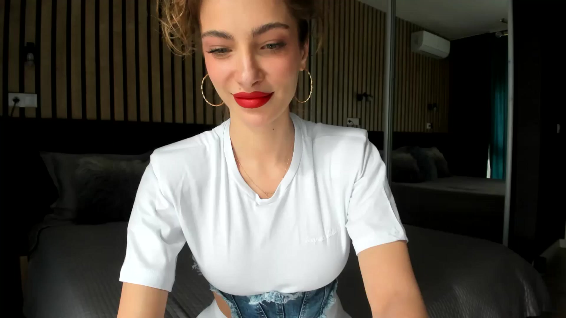 Gallery image thumbnail from DennyA's myfreecams stream on, 04/19/2026, 14:47 image 1 of 20