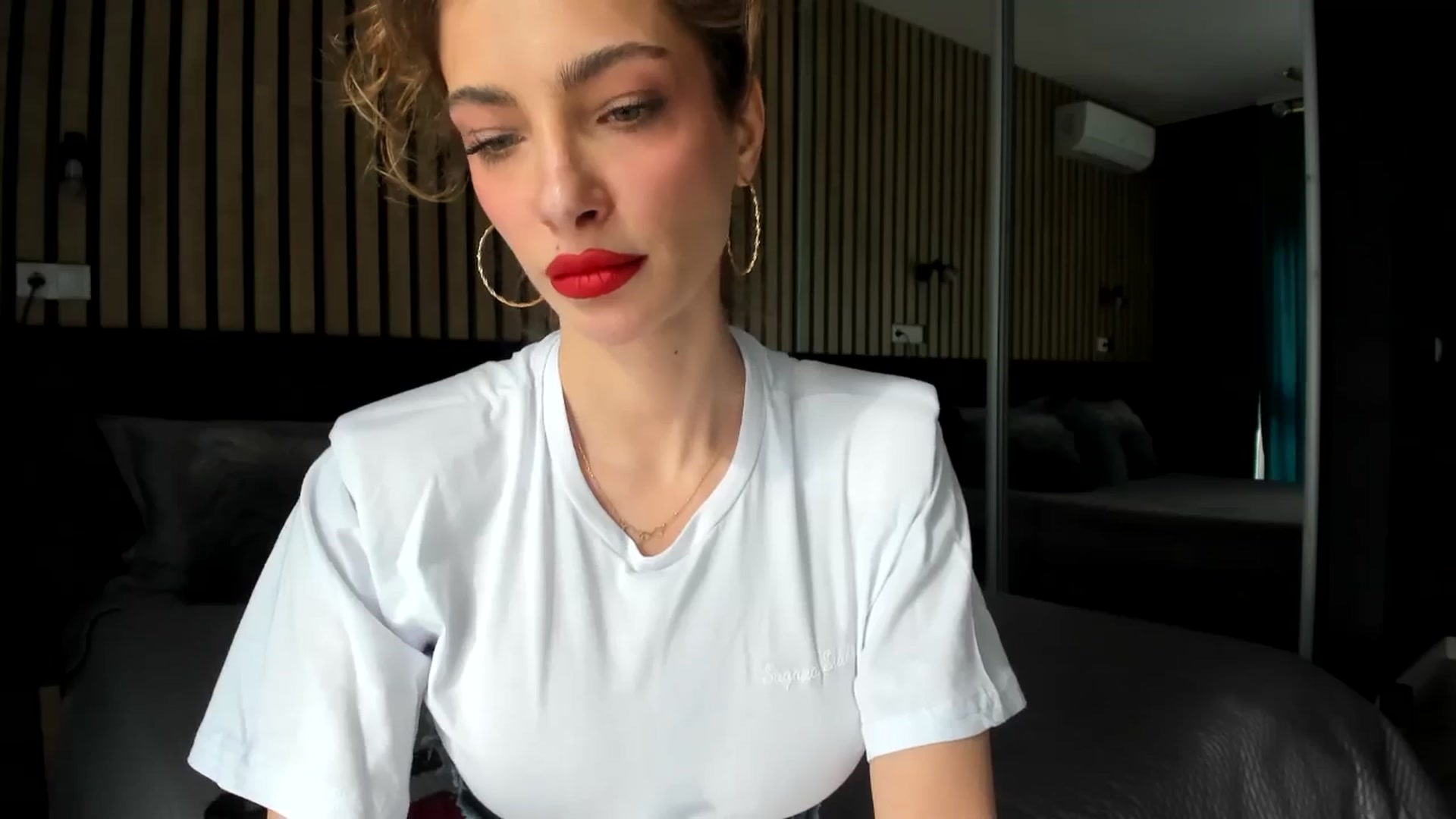 Gallery image thumbnail from DennyA's myfreecams stream on, 04/19/2026, 14:47 image 6 of 20